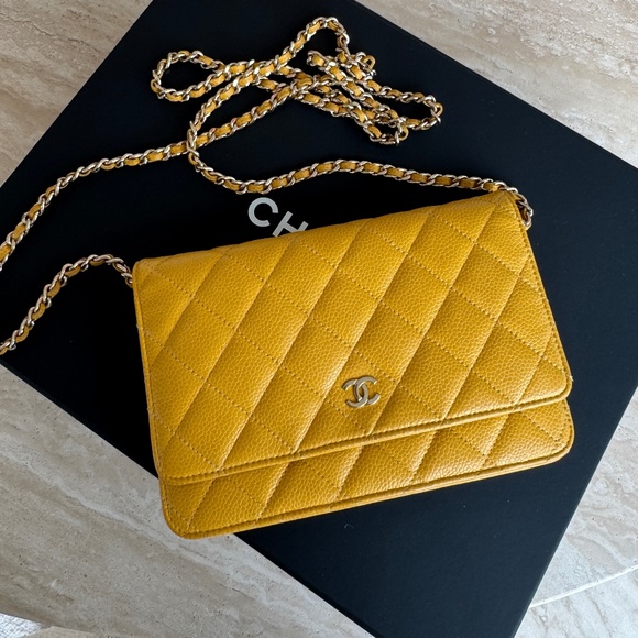 Yellow Chanel Wallet on Chain - Picture 1 of 9